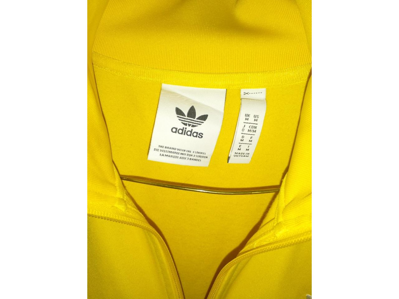 Campera adidas sales amarilla hombre