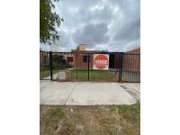 Oportunidad, Casa En Venta En Rawson, Impecable Con Gran Jardin