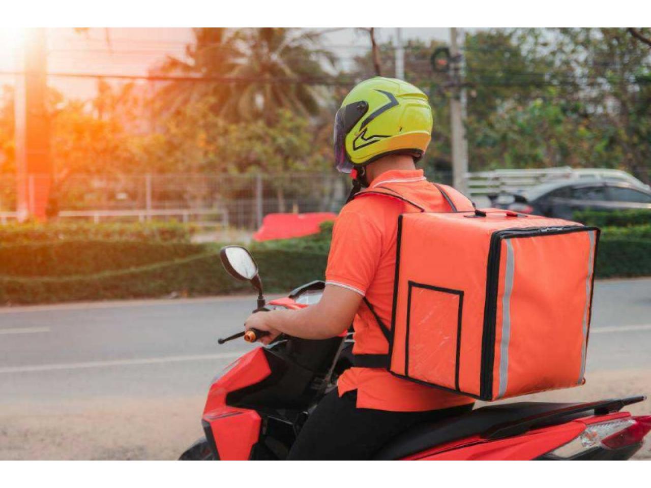 Se Necesita Delivery Con Moto 20:30 A 1:00 . 2645685060 - Comprá en San Juan