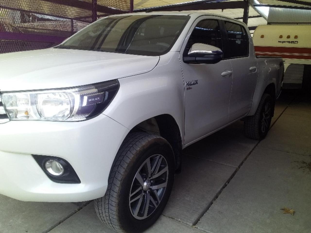 Toyota Hilux 4x4 D/c Srv 2.8 Tdi 6 A/t 2018 70.000 Km. Impecable