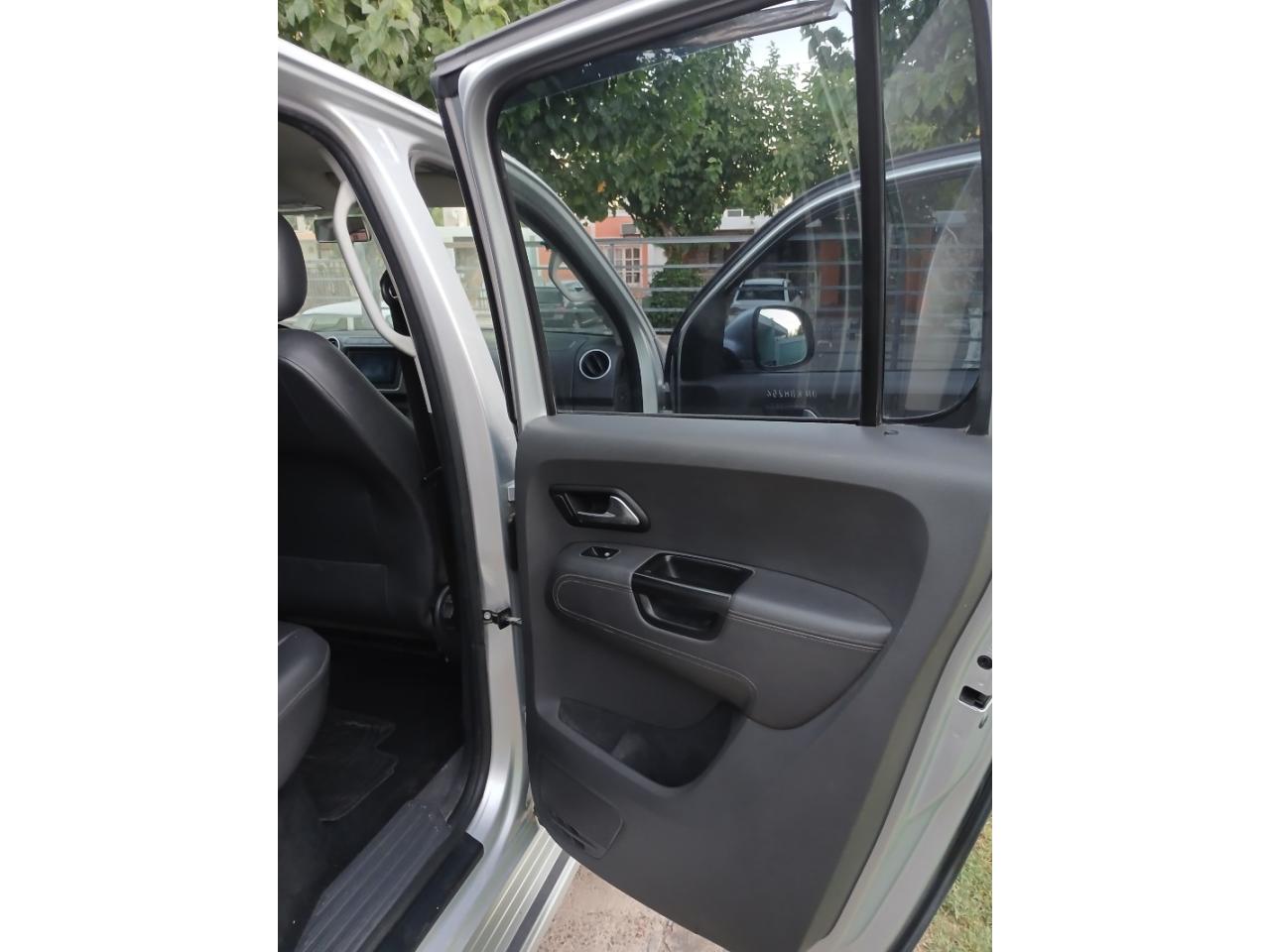 Volkswagen Amarok 2.0 L Tdi  4x2 1h2, 2011